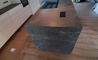 Ceranfeld in der Infinity Arbeitsplatte Pietra Grey