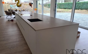 Montage in Koblenz der Porcelanosa Arbeitsplatten Bottega Caliza