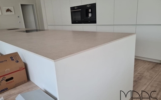 Porcelanosa Arbeitsplatten Bottega Caliza in Koblenz montiert