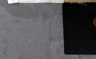 Caesarstone 4033 Rugged Concrete mit gebürsteter Oberfläche und 2,0 cm Stärke