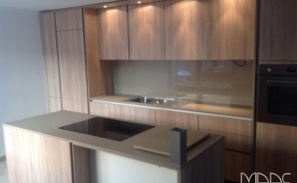 Montage der Caesarstone 4230 Shitake Arbeitsplatten