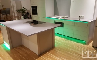 Zwei Caesarstone Arbeitsplatten 4003 Sleek Concret in Köln montiert