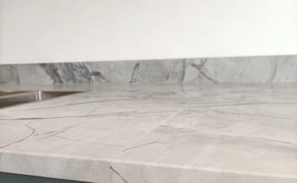 Marmor Arbeitsplatten und Wischleisten Super White Calacatta