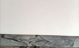Küche mit Marmor Arbeitsplatten und Wischleisten Super White Calacatta