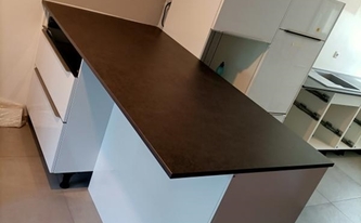 Kücheninsel mit Dekton Arbeitsplatte Eter 