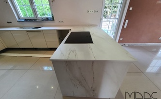 Dekton Arbeitsplatten und Seitenwange Rem