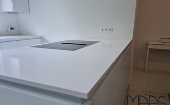 Diresco Arbeitsplatte SU200 Royal White mit Ceranfeld