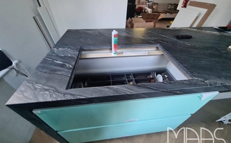 Tempest Black Granit Arbeitsplatte mit flächenbündigen Ausschnitt