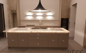 Küche in Köln mit Granit Arbeitsplatte Lumix Crystal Extra