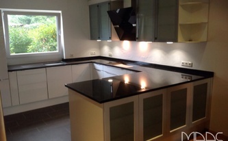 Montage der Star Galaxy Granit Küchenarbeitsplatten in Köln