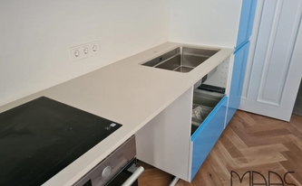 Dekton Arbeitsplatte Aeris mit Ceranfeld und Spüle