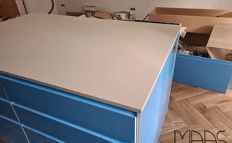 Kücheninsel mit Dekton Arbeitsplatte Aeris
