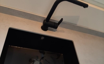 Unterbauspüle in der Dekton Arbeitsplatte Kovik