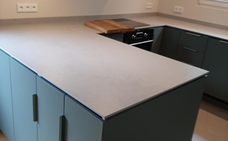 Küche in Köln mit Dekton Arbeitsplatten und Wischleisten Kovik