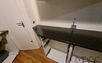 Montage der Granit Arbeitsplatten Black Pearl in Köln