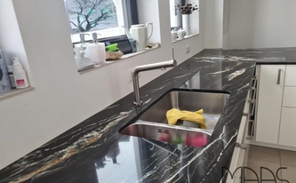 Spüle in der Granit Arbeitsplatte Belvedere