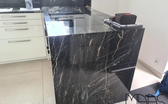 Granit Seitenwange Belvedere in Köln montiert