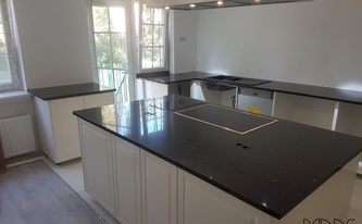 IKEA Küche/ Unterschränke mit Silestone Arbeitsplatten Negro Stellar von MAAS GmbH