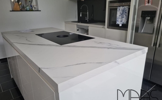 Kücheninsel mit Infinity Arbeitsplatten Extra Statuario
