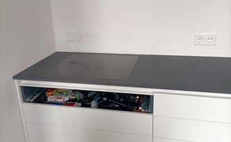 Ceranfeld in der Infinity Arbeitsplatte Nero Granite