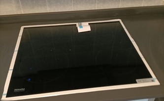 Ceranfeld in der Infinity Arbeitsplatte Total Black
