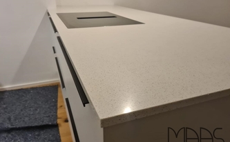K2 Quarz Arbeitsplatte Ice White in 2 cm
