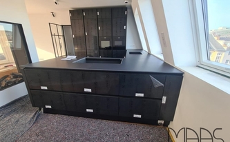 Montage in Köln der Level Keramik Arbeitsplatten Black Tinta Unita