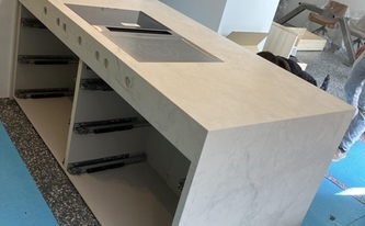 Marazzi Arbeitsplatten Altissimo Marazzi auf der Kücheninsel montiert