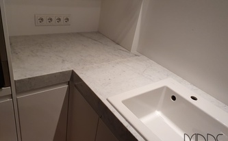 Marmor Arbeitsplatten Bianco Carrara mit Ausklinkungen und Spüle