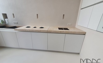 Küche in Köln mit Marmor Arbeitsplatten Kehlheimer Auerkalk beige auf 7 cm Gehrung