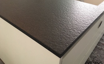 Natursteinplatten Devil Black mit Eco Antik Oberflächenbearbeitung