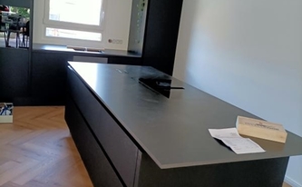 Küche in Köln mit Neolith Arbeitsplatten Calatorao