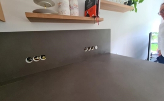 Montage der Neolith Arbeitsplatten und Rückwand Barro neolith in Köln