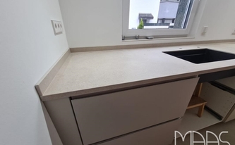 Porcelanosa Arbeitsplatte und Wischleiste Bottega Caliza