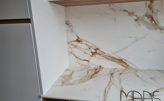 Porcelanosa Rückwände Calacatta Gold in 64,30 cm höhe