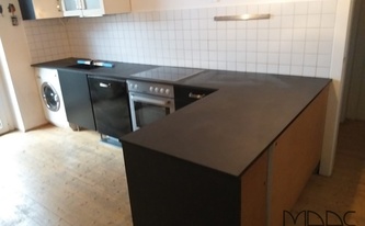 Küche in Köln mit Schiefer Arbeitsplatten und Seitenwange Mustang Schiefer 