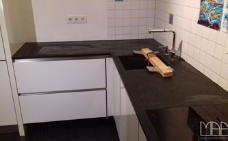 L-förmige Küche mit Schiefer Arbeitsplatten Mustang Schiefer