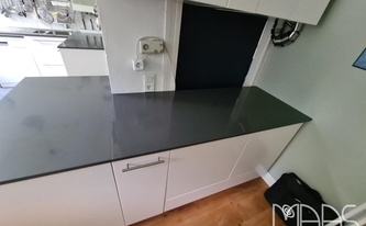 Montage der Silestone Arbeitsplatten Marengo in Köln