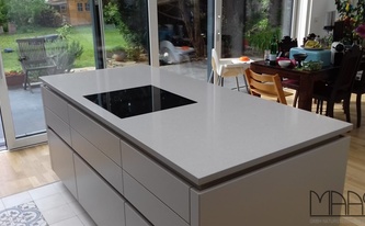 Kücheninsel mit Silestone Arbeitsplatte Royal Reef