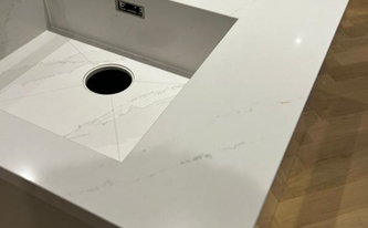 Silestone Arbeitsplatte Eternal Calacatta Gold mit Spüle