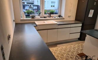 Küche in Köln mit Silestone Arbeitsplatten Charcoal Soapstone