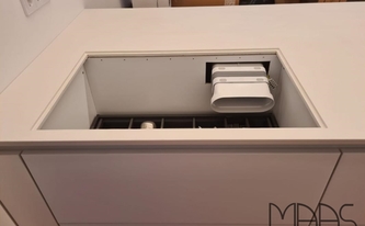 Laminam Arbeitsplatte Ardesia Bianco mit flächenbündigen Ausschnitt