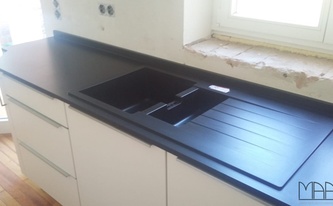 Silestone Arbeitsplatten Negro Tebas mit Suede Oberflächen