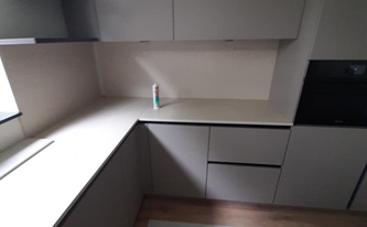 Küche in Landgraaf mit Dekton Arbeitsplatten und Rückwände Danae