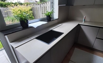 Spüle in der Dekton Arbeitsplatte Danae
