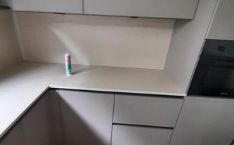 Montage der Dekton Arbeitsplatten und Rückwände Danae in Landgraaf