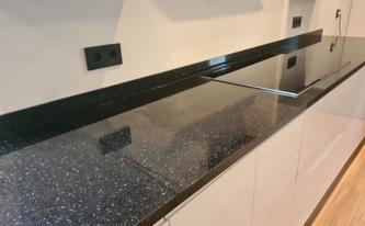 Ceranfeld in der Granit Arbeitsplatte Star Gate