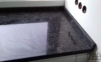 Granit Arbeitsplatten und Sockelleisten  Steel Grey