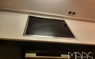 Ceranfeld in der Silestone Arbeitsplatte Snowy Ibiza