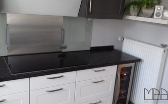 Granit Arbeitsplatten und Sockelleisten Steel Grey